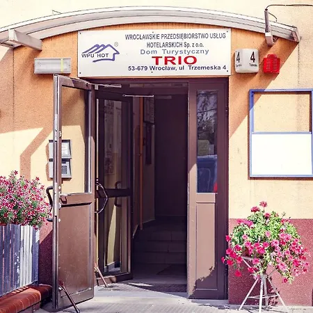 Trio Hostel *